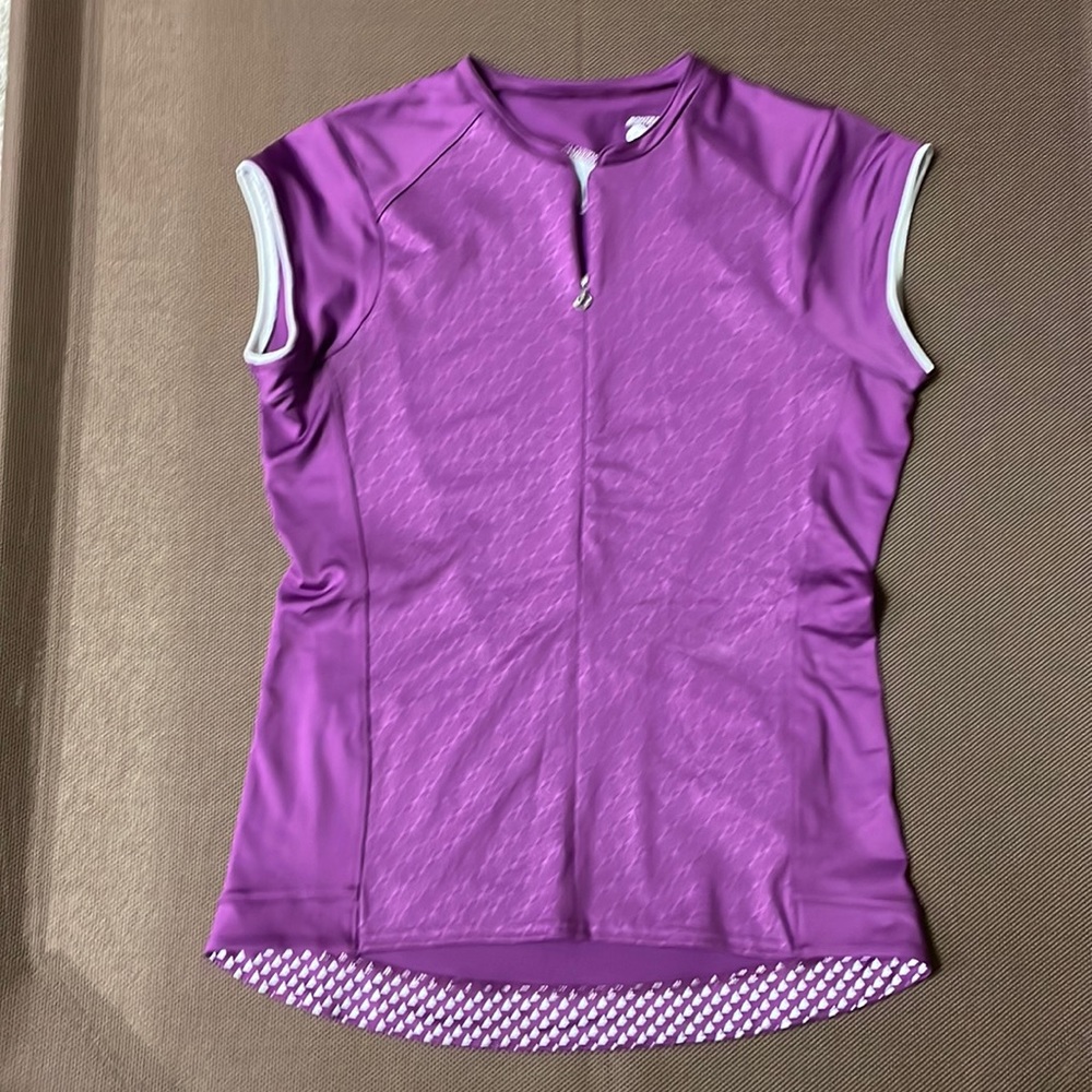 Women’s Bontrager Vella cycling jersey. Excellent condition. Size L.